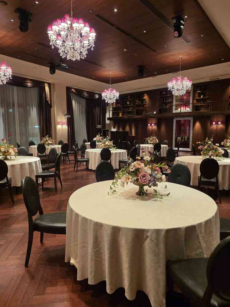 美女と野獣やハリーポッターなどを連想させるこれまでにない式場だった。