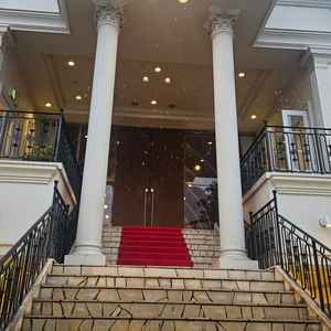 式場から繋がる階段です。見学時も私たちが好きなアニメの曲を流してくださり気分があがりました。