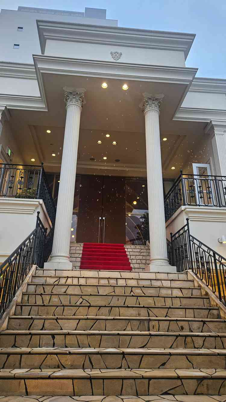 式場から繋がる階段です。見学時も私たちが好きなアニメの曲を流してくださり気分があがりました。