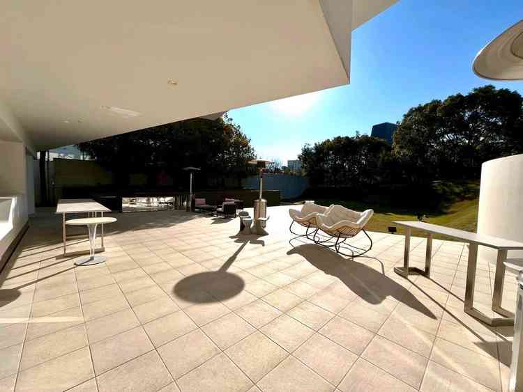 披露宴会場の外にあるガーデン。こちらでウェルカムパーティやデザートブッフェも可能。