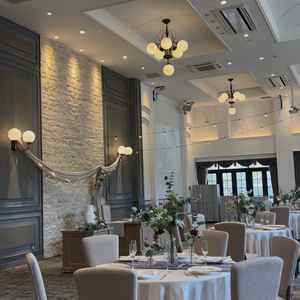 パーティー会場です。オープンキッチンもありました。中庭が見れて広く見えます。