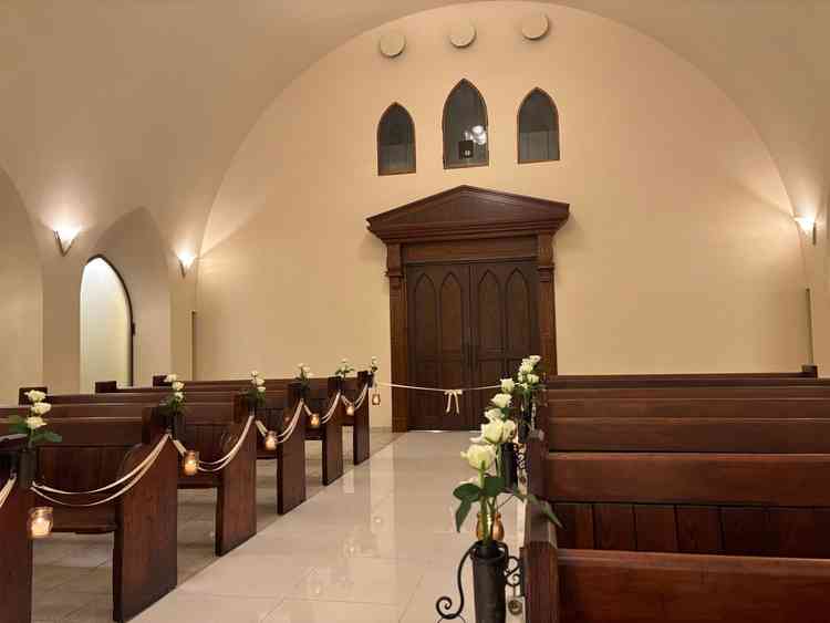 教会内装 後側の席