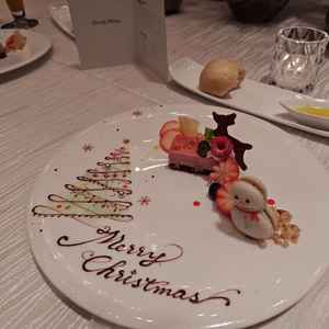 試食のデザートの写真。この日はクリスマスだったので、クリスマスプレートでした。