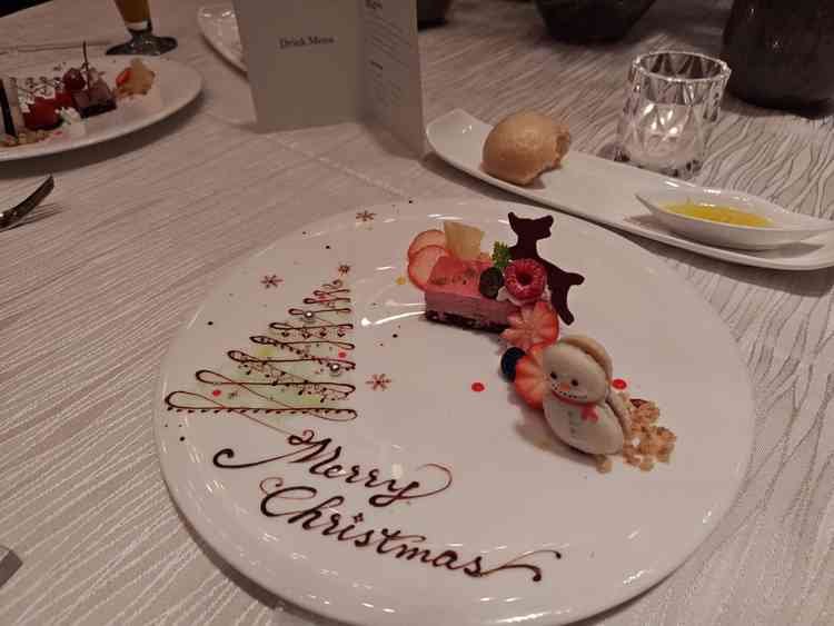 試食のデザートの写真。この日はクリスマスだったので、クリスマスプレートでした。