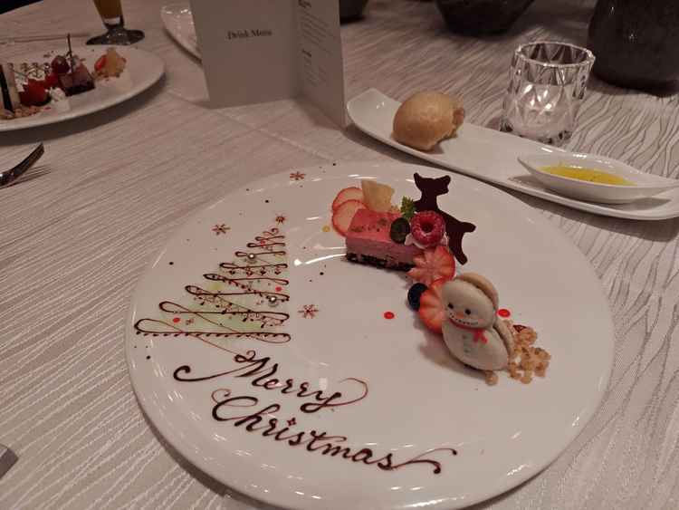 試食のデザートの写真。この日はクリスマスだったので、クリスマスプレートでした。