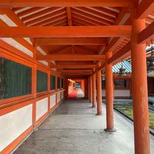 花嫁行列をする廊下