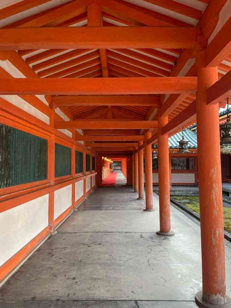 花嫁行列をする廊下