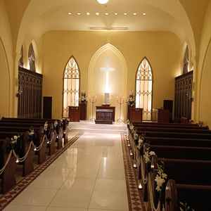 チャペル。窓がなく、キャンドルの灯りで照らされ、幻想的な雰囲気でした。