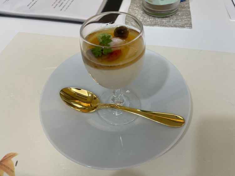 だしを使った前菜が印象に残りました。やさしい味わいなのにしっかり旨みがあって丁寧に作られていました。