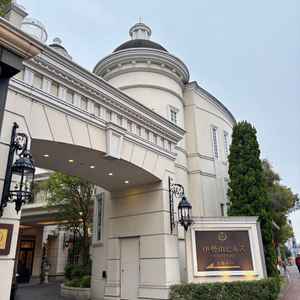 伊勢山ヒルズの入り口。秋は紅葉の並木道が綺麗。