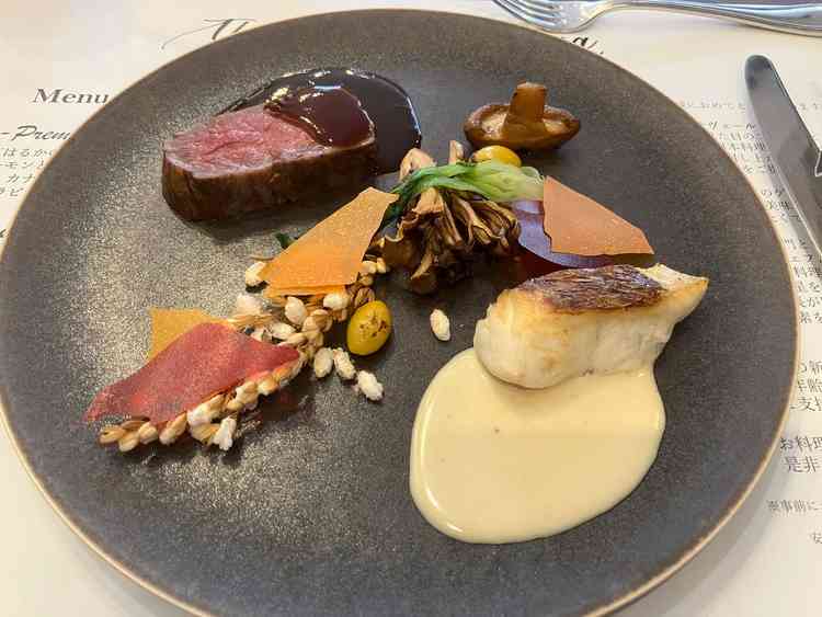 お魚とお肉のお料理。フレンチジャポネを楽しめる。