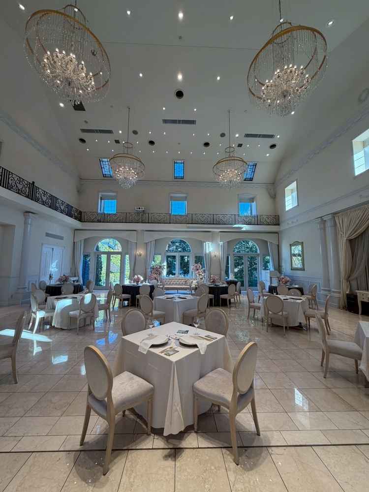 披露宴会場は天井が高いところが良かったです。あまり広くはないように思います。