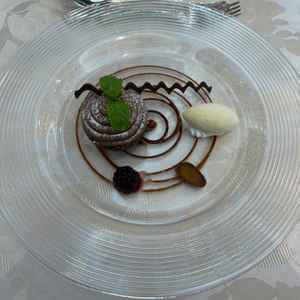 デザートのモンブランタルト。こちらも付け合わせとバランスよく、ゲストも満足してもらえると思いました。