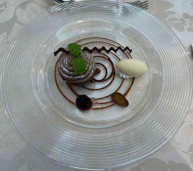 デザートのモンブランタルト。こちらも付け合わせとバランスよく、ゲストも満足してもらえると思いました。