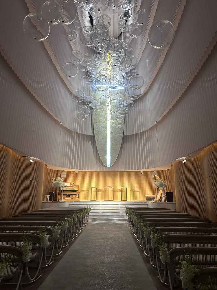 チャペルOCEAN。想像以上に天井が高く、バージンロードも長いと感じました！