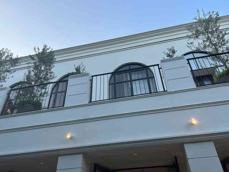 テラスからみた、2階のバルコニーの雰囲気