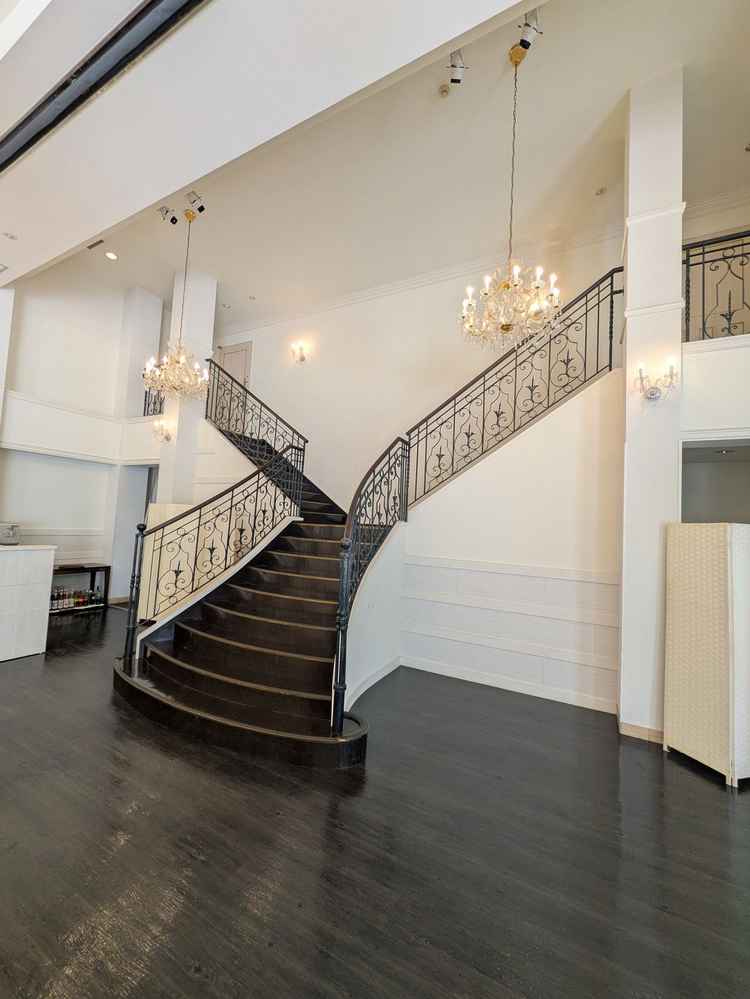 事前写真とイメージ通りのY字階段