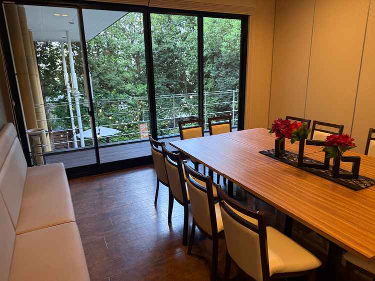 親戚控室と2階の景色