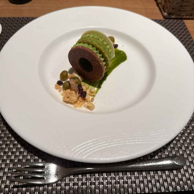 デザートは抹茶のスイーツでした。立体的な見た目が可愛いかったです。