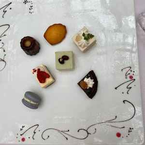 試食したデザート。種類が多く、どれも美味しかった。