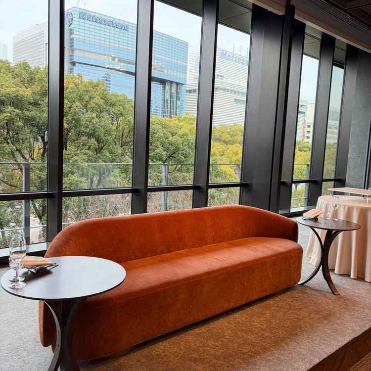 メイン席のソファもとても広く素敵でした。