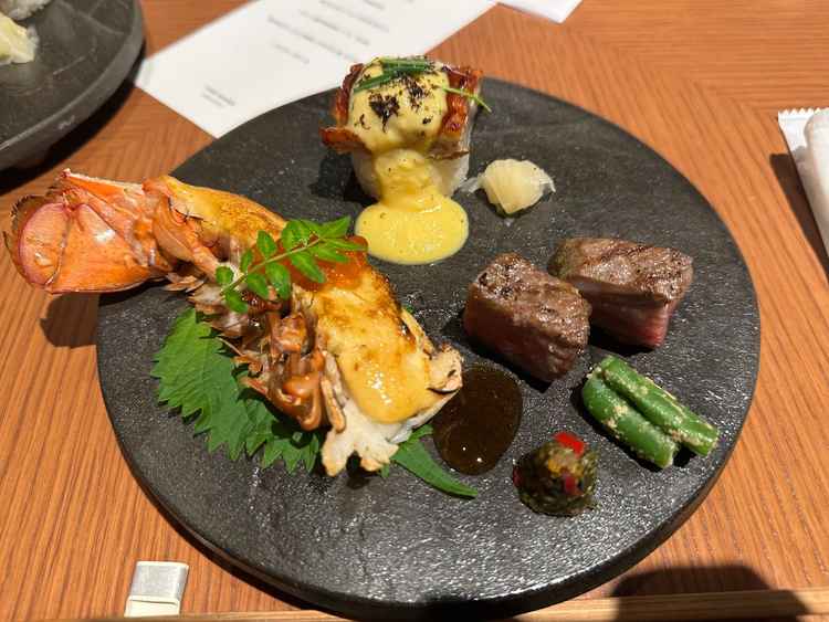 メイン等のメニュー。お箸でも食べやすい仕上がりになっていました。