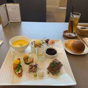 試食のプレートです。どの料理もとても美味しく素敵でした。