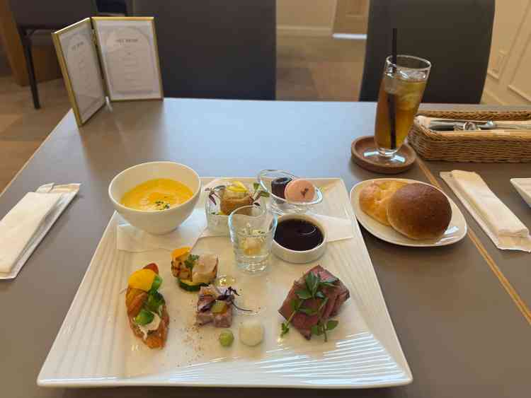 試食のプレートです。どの料理もとても美味しく素敵でした。