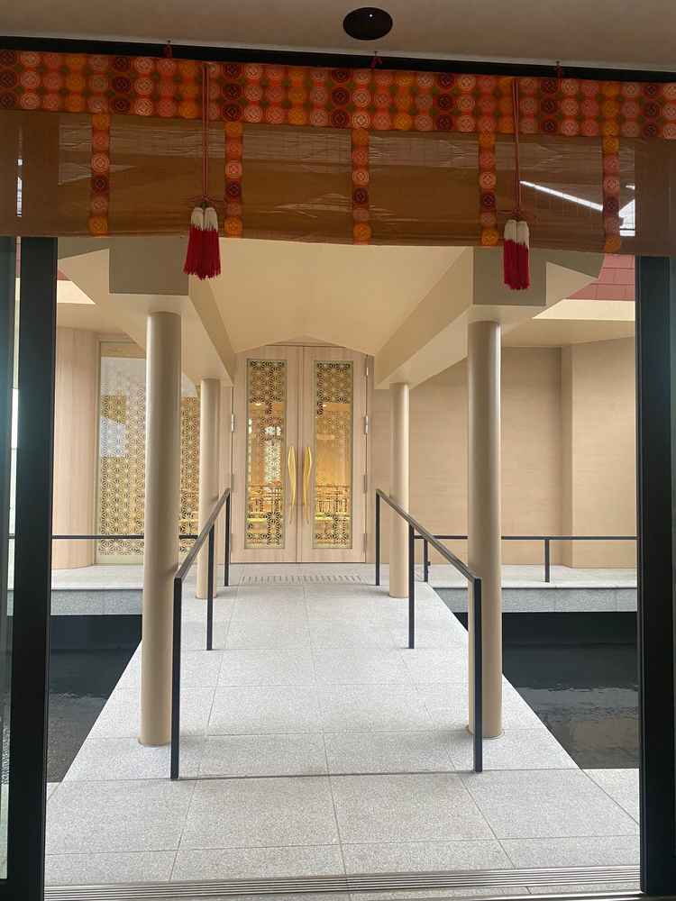 雨の日はここから神社に入れる