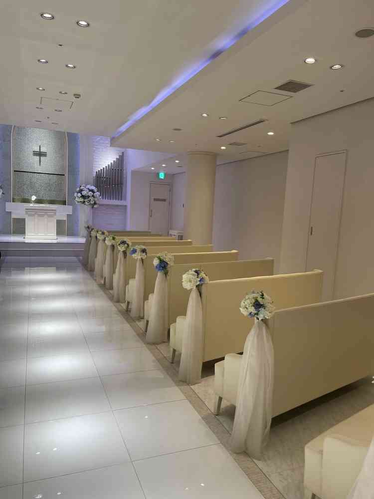 チャペル。携帯で撮ると青白い感じで神聖な雰囲気。