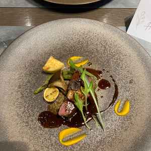 試食会、メインのお肉料理！お肉自体の美味しさと、さらにトリュフやフォアグラで重厚さを感じました！