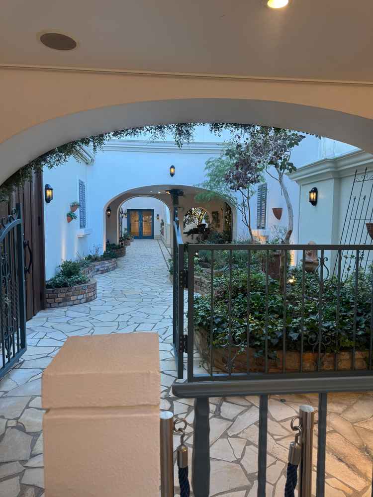 挙式会場や披露宴会場だけでなく、その他のスペースも貸切にできる点は他にはあまりない魅力だと思います。