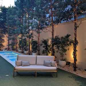 披露宴会場横のテラスです。小さめのプールもあって、雰囲気がとても良かったです。