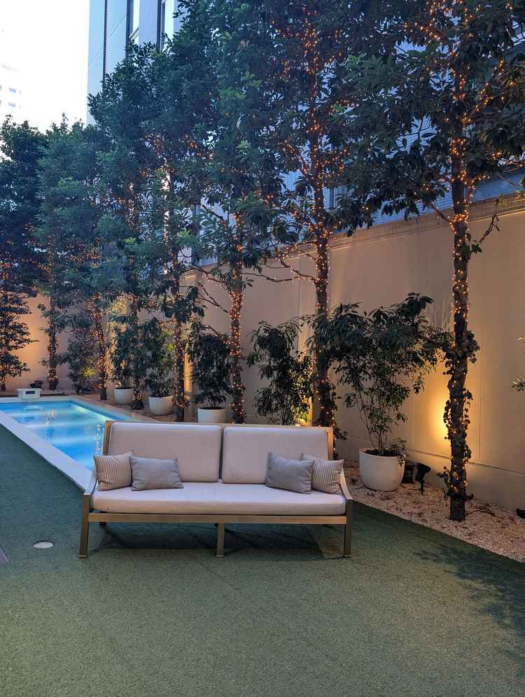 披露宴会場横のテラスです。小さめのプールもあって、雰囲気がとても良かったです。