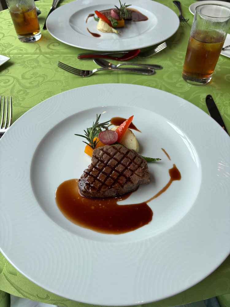 お料理はとても美味しかったです。フレンチと和洋折衷どちらも試食させてくれるのはすごいなと思いました。