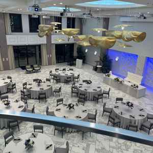 披露宴の天井も高く綺麗でした