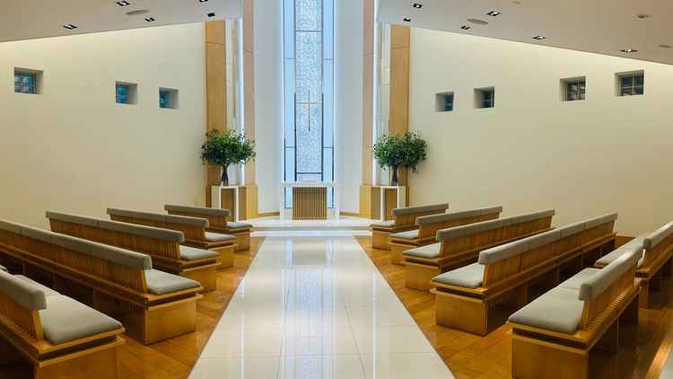 挙式会場。どのゲストも見やすい椅子の位置になってます。