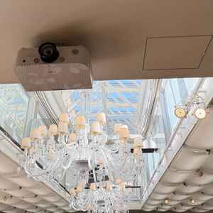 吹き抜けの天井で自然光が入りよかった。ナチュラルをテーマに式を上げたいので、マッチしていると感じた。