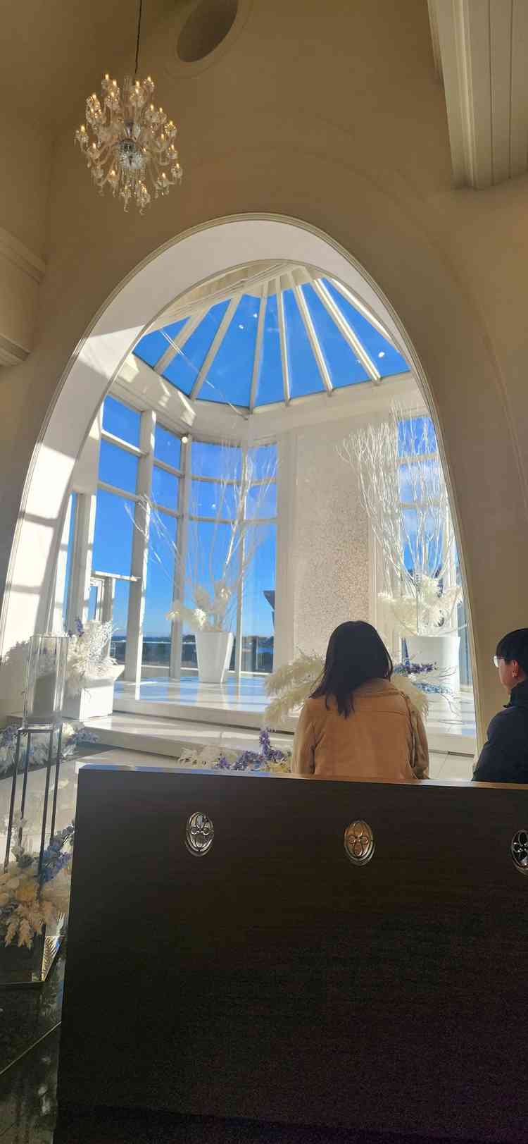 貝殻をイメージした祭壇で自然光が入ってとっても素敵でした