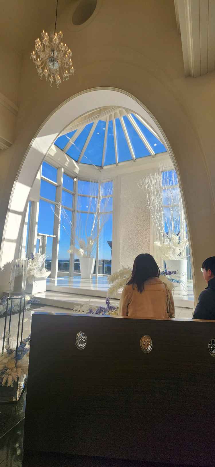 貝殻をイメージした祭壇で自然光が入ってとっても素敵でした