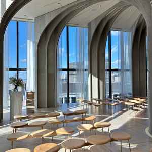 当日午前から挙式予定があり、お花や椅子やセットされていたので、自分達が挙式する場合ならと想像すること