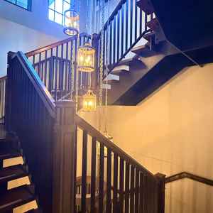 階段の写真です。ここでの撮影もとても綺麗に映えそうです。