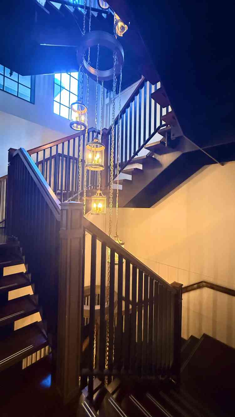 階段の写真です。ここでの撮影もとても綺麗に映えそうです。