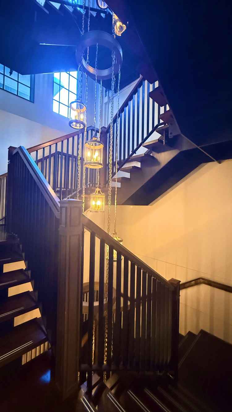 階段の写真です。ここでの撮影もとても綺麗に映えそうです。