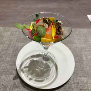 出していただいた前菜。豪華な食材と出汁ジュレに感動しました。