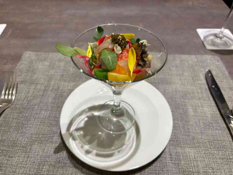 出していただいた前菜。豪華な食材と出汁ジュレに感動しました。