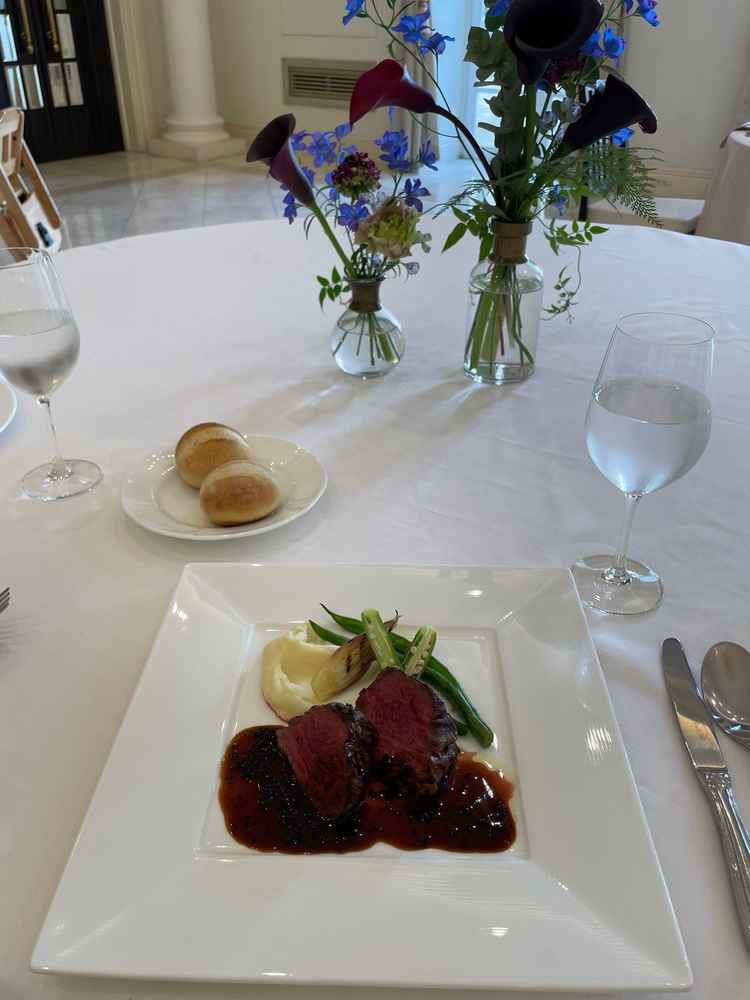 当日最初に書いたアンケートに好きな色の項目があり、見学中に用意してくれたお花！