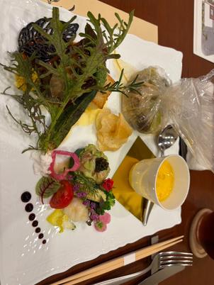 牛肉も、鶏肉も柔らかかった。魚は柚子が使用されていたが柚子が味を壊さない程度での使用で食べやすかった