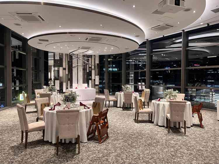 披露宴会場。ここでも都市の景色が見ることが出来、雰囲気が良かったです。