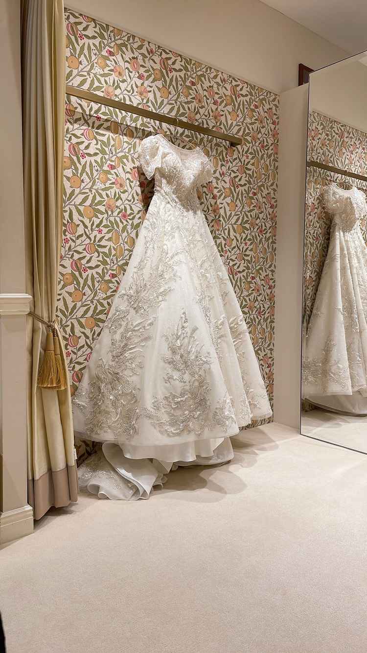 ドレス見学、試着とてもキラキラしたドレスで大変綺麗でした。